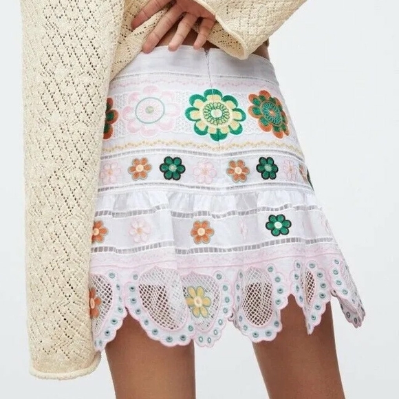 NWT ZARA Women's Embroidered Mini Skort Size medium - Picture 4 of 14